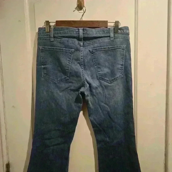 P7037A current Elliot carnival  flared  slim  bell low rise bell  medium wash - Picture 6 of 8